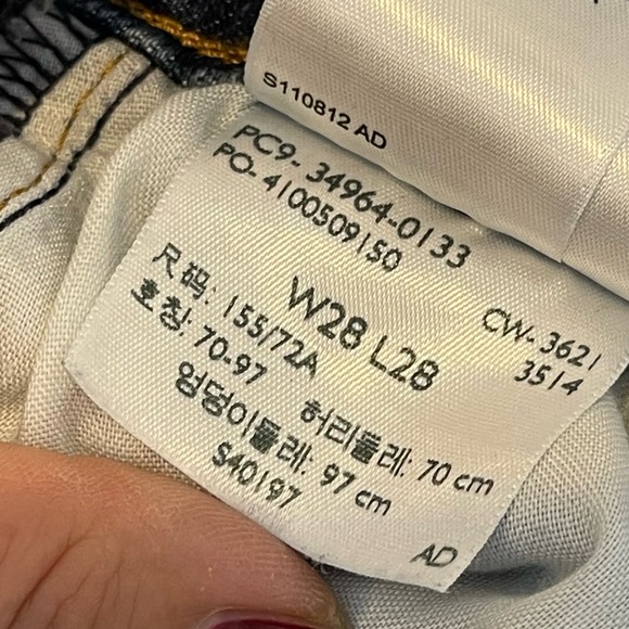 Levi's Womens Wedgie Straight Distressed Raw Hem Jeans Size 28 Button Fly - Picture 11 of 12